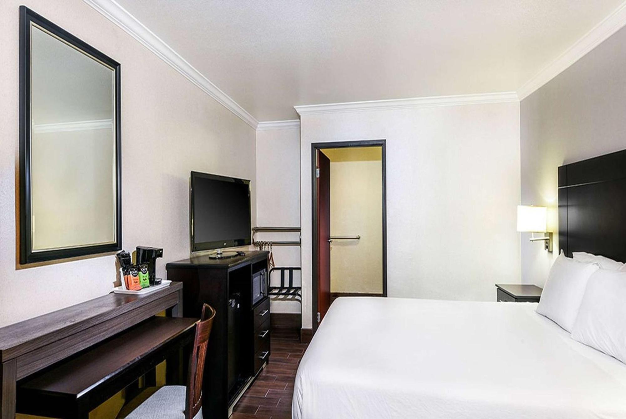Travelodge By Wyndham Commerce Los Angeles Area Zewnętrze zdjęcie