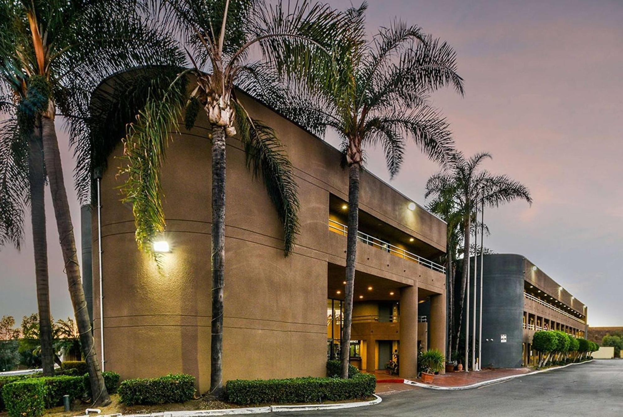 Travelodge By Wyndham Commerce Los Angeles Area Zewnętrze zdjęcie