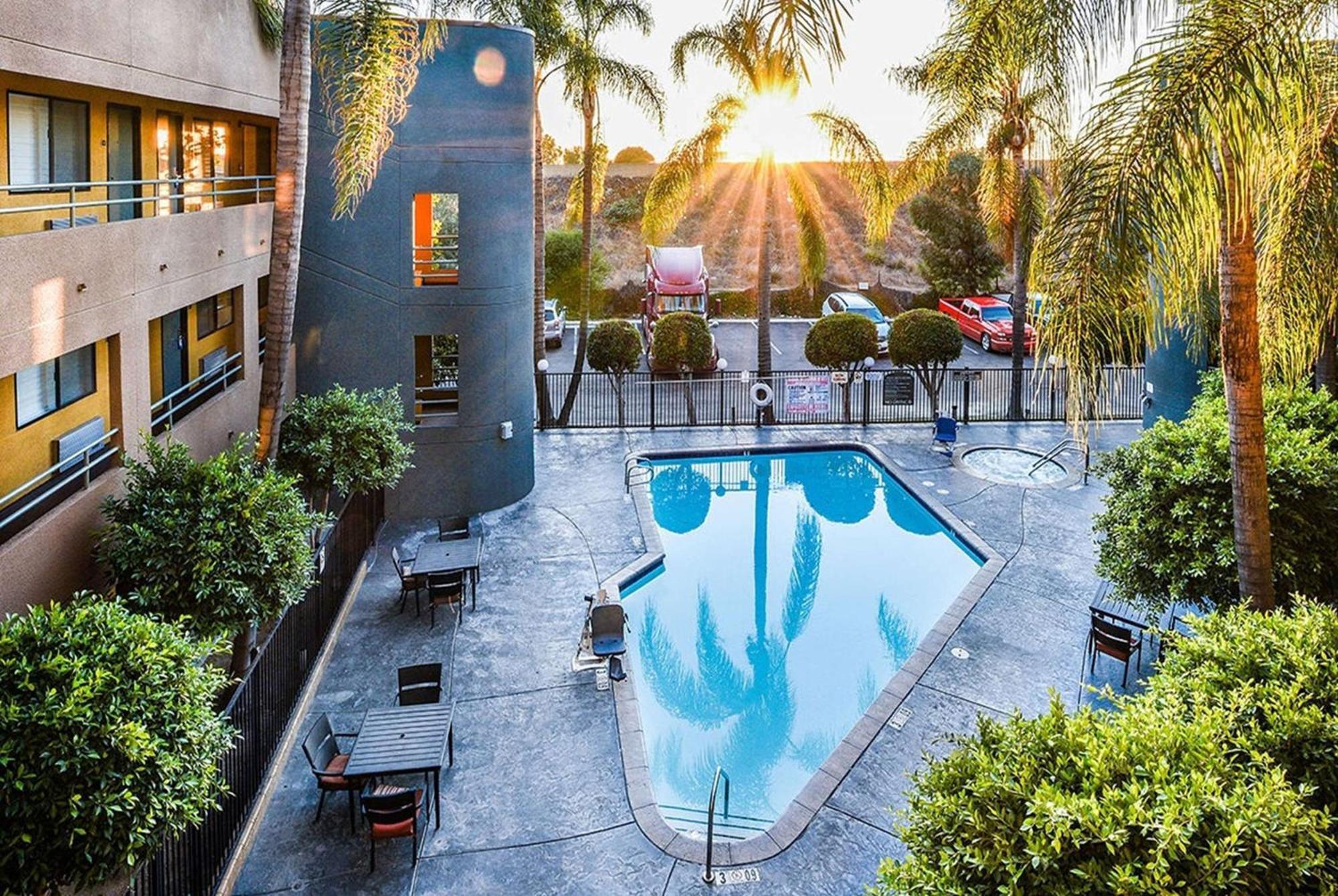 Travelodge By Wyndham Commerce Los Angeles Area Zewnętrze zdjęcie
